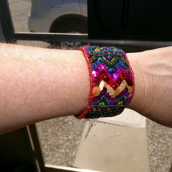 Bloomingdale's NWT Made in India Sequin Bracelet - Picture 1 of 3